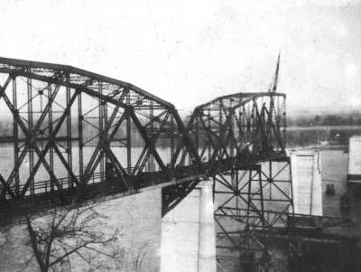 Champ Clark Bridge under construction