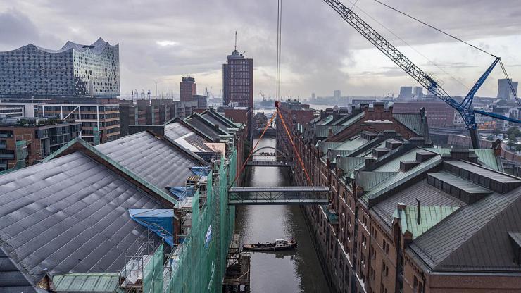 Kehrwieder Canal bridge