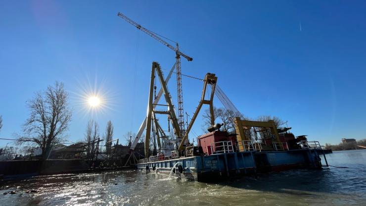 Erection of the pylon for Robinson Bridge, Budapest