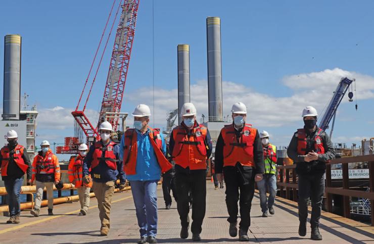 Minister Alfredo Moreno visiting the Chacao Bridge site