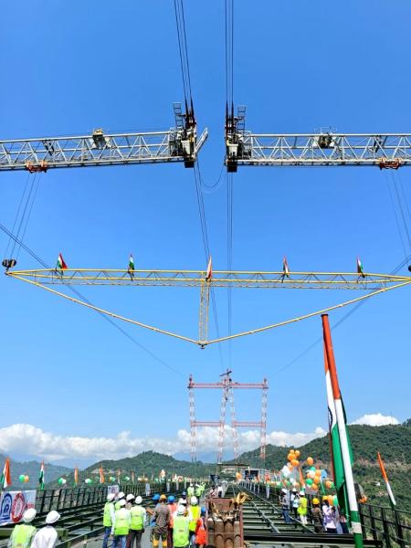 Chenab Bridge - installation of the 'golden joint'