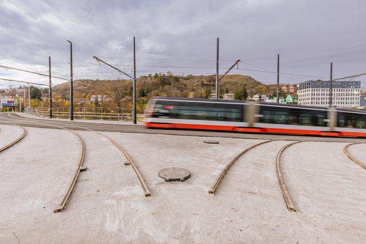 Dvorecký Bridge  - tram