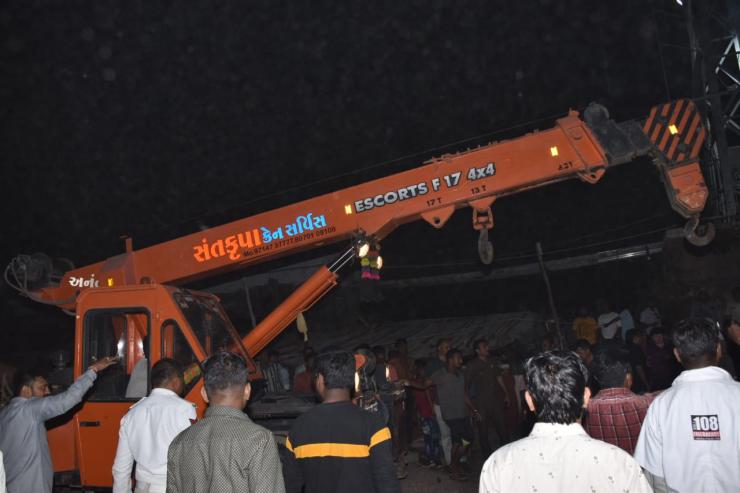 photo of the rescue efforts - photo by Regional Information Office, government of Gujarat