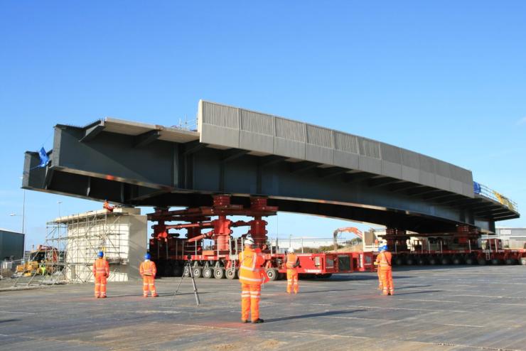 Gull Wing Bridge - installation of a 1450-tonne section using SPMTs