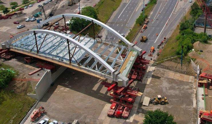 Second Avenue Bridge, Detroit - installation using SPMTs