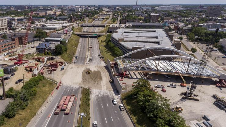 Second Avenue Bridge, Detroit - installation using SPMTs