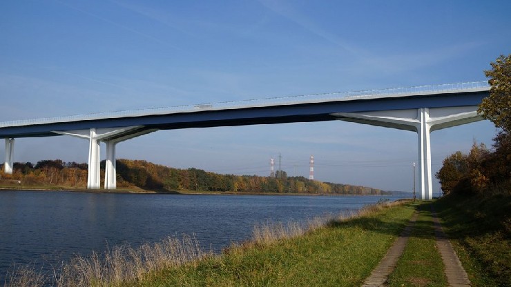 Bridge carrying the A7 over Germany's Kiel Canal