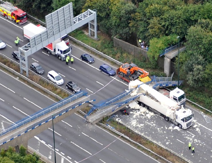 M20 pedestrian bridge collapse August 2016