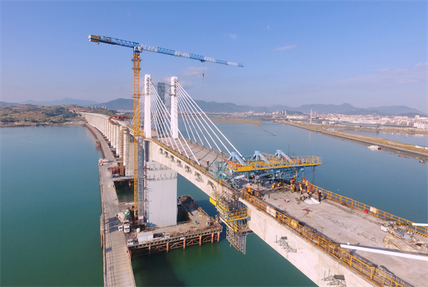 Meizhou Bay extradosed bridge - deck completion