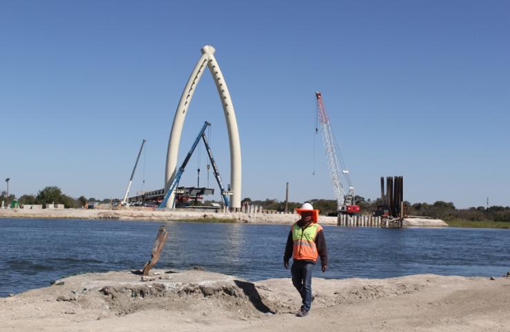 Mohembo Bridge under construction