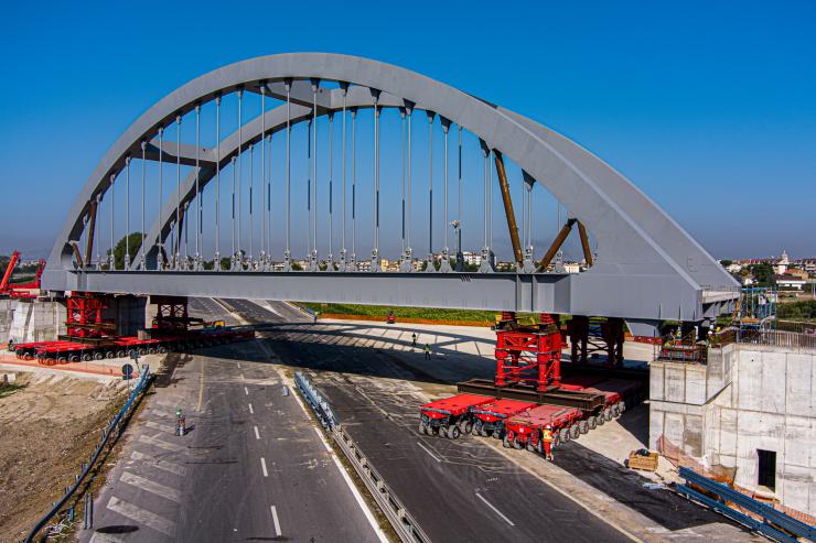 Moving the 2,500t arch bridge for the Naples-Bari high-speed line