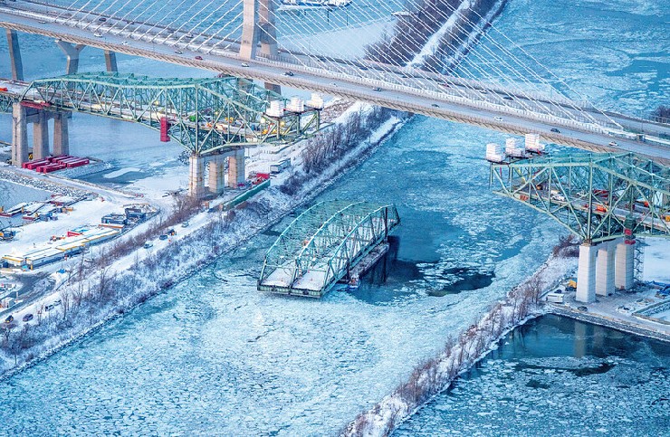 Deconstruction of the old Champlain Bridge