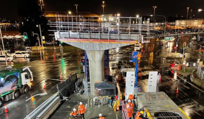 Sydney Gateway headstock installation