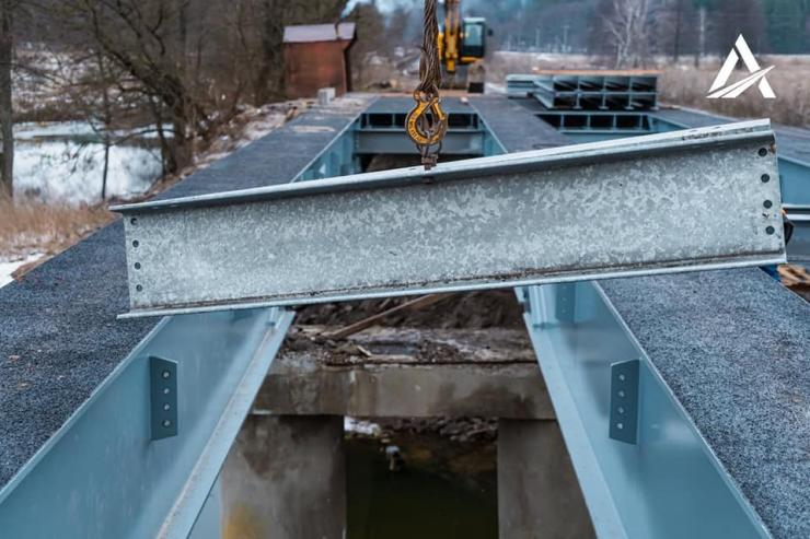Installation of temporary bridge manufactured by Matiere and provided to Ukraine