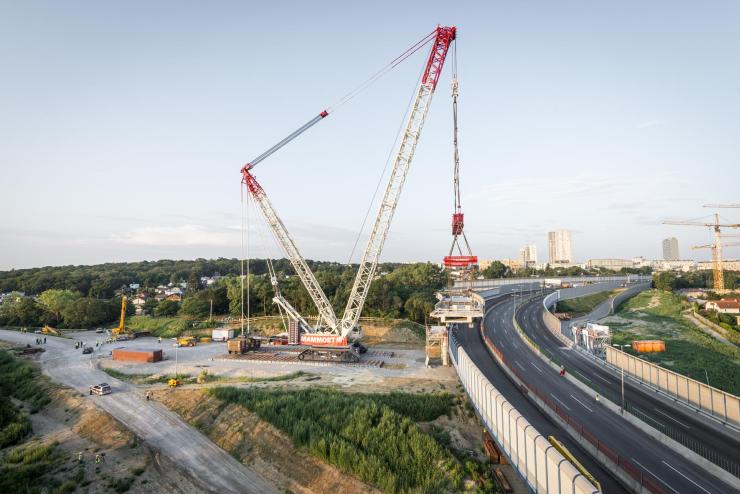 Mammoet's removal of bridge at Vienna freeway junction