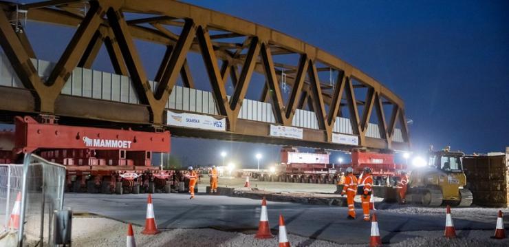 A 2,600-tonne rail bridge was moved into position using SPMTs