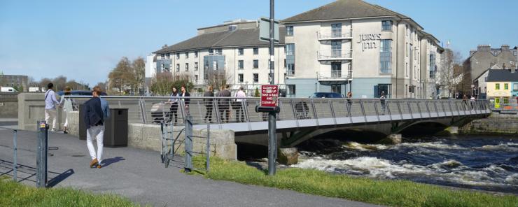 Wolfe Tone Bridge - with cantilevered walkway